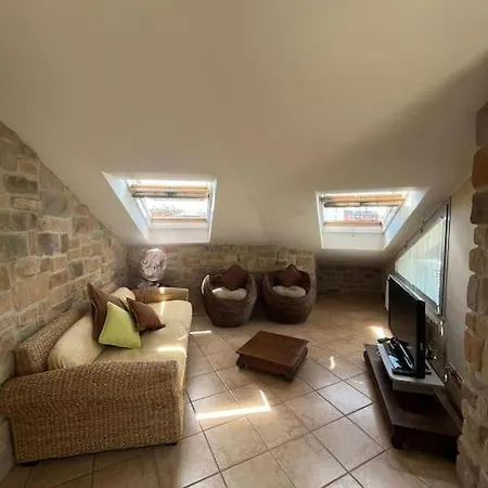 Solemahouse - The Bright Attic Apartament *