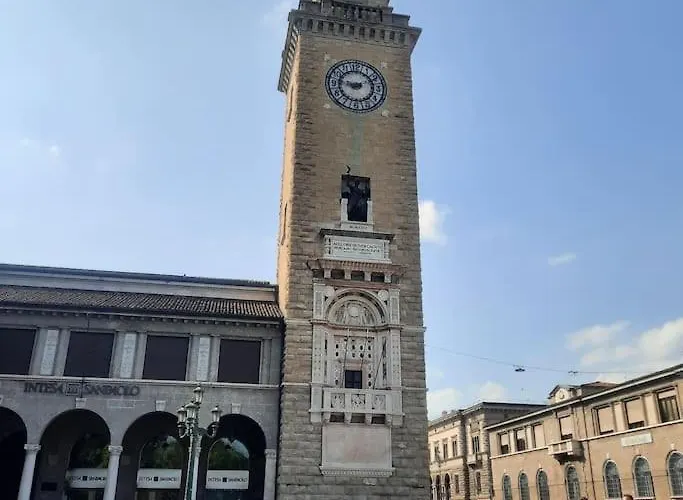 Solemahouse - The Bright Attic Lägenhet