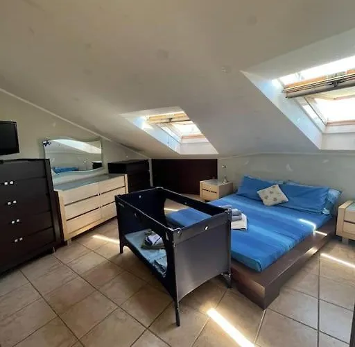 Daire Solemahouse - The Bright Attic *